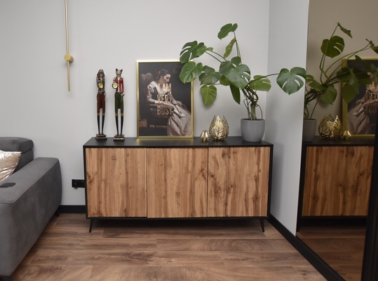 Elbląg Komoda Bello z lamelowymi frontami 154 cm czarna/dąb wotan
