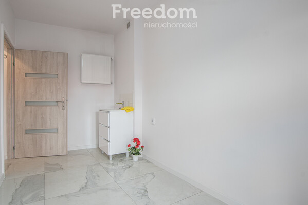 Elbląg FREEDOM NIERUCHOMOŚCIWynajmę lokal użytkowy - Elbląg, Kosynierów Gdyńskich. Ten kompaktowy lokal 10m² w