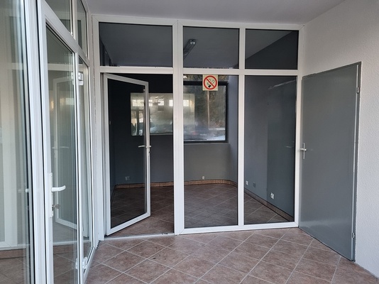 Elbląg Wynajmę małe pomieszczenie widoczne na zdjęciu na biuro, ubezpieczenia itp. Lokalizacja okolice szpitala