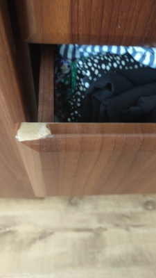 Elbląg Sprzedam 2 duże komody stan dobry mają parę wad, głębokie na 60 cm jedna ma 5 szuflad, druga półki i szuflady