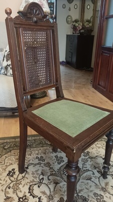 Elbląg Sprzedam 5 antycznych drewnianych krzeseł, do drobnej renowacji. Odbiór osobisty