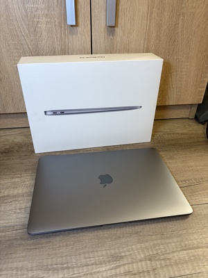 Elbląg Sprzedam laptopa, MacBook Air 13 z procesorem Apple M1 (2020) 8gb RAM i 256 gb pamięć podręczna. 
Urządzenie