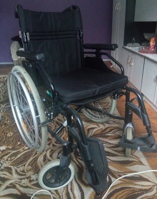Elbląg Wózek inwalidzki Cruiser Active 200zł
Chodzik 40 zł 
Pampersy Seni Super Plus L 30 szt ( 30 zł) 
Pieluchomajtki