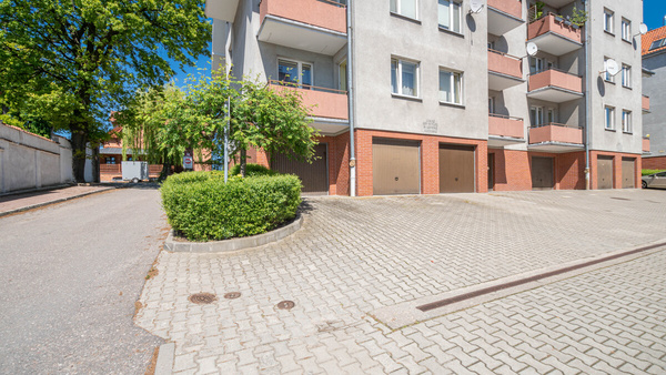 Elbląg * * * ABC NIERUCHOMOŚCI * * *POLECAMY! NA SPRZEDAŻ GARAŻ !! o pow. 18,2 m2doprowadzony prądbrama