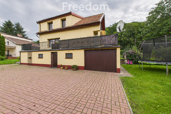 Elbląg FREEDOM NIERUCHOMOŚCISprzedam dom - Frombork, Elbląska.&nbsp;LokalizacjaDom usytuowany jest w cichej, spokojnej