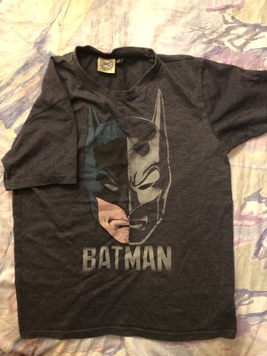 Elbląg Oryginalna koszulka Batman DC Comics, metka widoczna na zdjęciu. Koszulka granatowa z widoczną postacią na