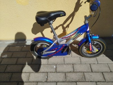 Elbląg Witam mam do zaoferowania dziecięcy rowerek z dodatkowymi kółkami i pałąkiem do nauki jazdy stan przyzwoity.
