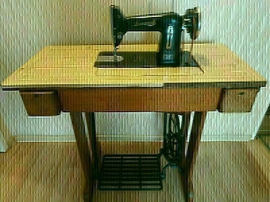Elbląg Sprzedam maszynę do szycia ŁUCZNIK KL.82 z szafką napędzaną nożnie, produkowana w latach 1954-1959  w pełni