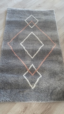 Elbląg Sprzedam nowy szary dywanik ze wzorkiem geometrycznym. Mięciutki
Wymiary: 80x150.Kupiłam bez wymierzenia i