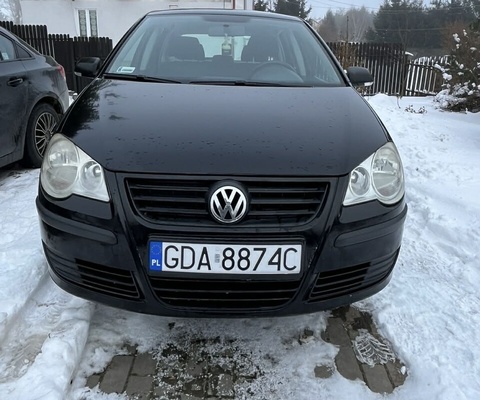 Elbląg Sprzedam volkswagen polo, stan wzorowy, kolor czarny. Nowe opony zimowe z listopada 2025.Nowy akumulator, nowy