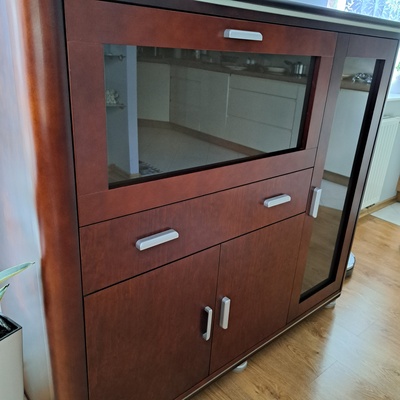 Elbląg DREWNIANA komoda na sprzedaż, elegancka, wykonana idealnie, w bardzo dobrym. stanie. Zapraszam do obejrzenia.