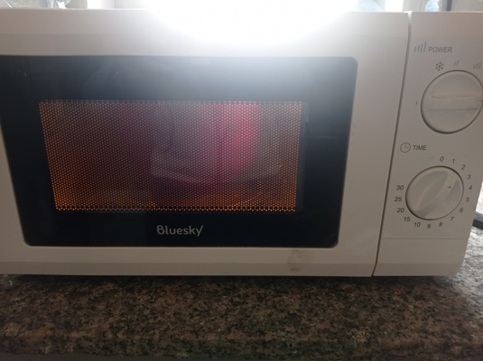 Elbląg Dzień dobry sprzedam suszarkę do włosów Philips 30 zł im mikrofalówkę Bluesky za 70 zł