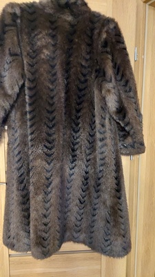 Elbląg Sprzedam futerko damskie (sztuczne) rozmiar XL
Stan dobry, mało noszone. Cena 150 zl