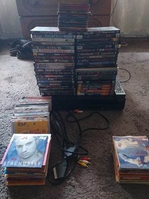 Elbląg Witam, posiadam odtwarzacz Samsunga na DVD wraz z filmami oraz muzyką. plyty jak nowe nic nie porysowane.
