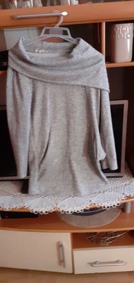 Elbląg Oddam za symboliczne 20 zł odzież damską widoczna na zdjęciach. .. .. .rzeczy są od rozmiaru S do L (leginsy są