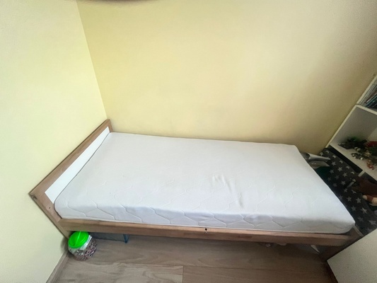 Elbląg Sprzedam łóżko dziecięce wraz z wysokiej jakości materacem (na sprężynach kieszeniowych). Łóżko w wymiarach