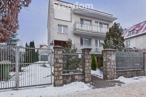 Elbląg FREEDOM NIERUCHOMOŚCISprzedam dom - Elbląg, Henryka Sienkiewicza.&nbsp;Na sprzedaż przestronny dom wolnostojący