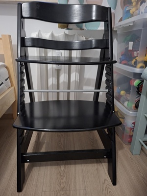 Elbląg Sprzedam krzesełko dla dziecka, które może posłużyć nawet do siódmego roku życia. Krzesełko używane tylko kilka