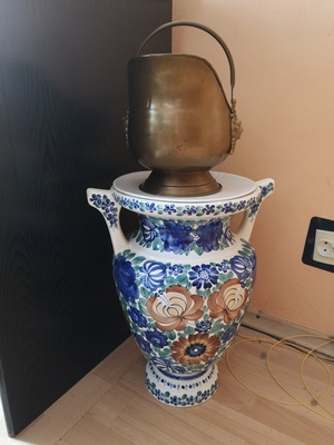 Elbląg Drobne bibeloty porcelana krysztaly gliniane naczynia gruzinskie zegarek Elliott stary, barometr wiszacy z