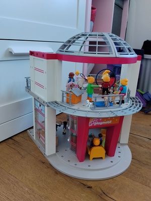 Elbląg Sprzedam duży zestaw klocków Playmobil. Bazą jest dom handlowy + dużo różnych dodatków i figurek. Stan bdb.