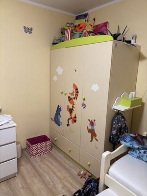Elbląg Oddam szafę meblik &bdquo;Kubuś Puchatek&rdquo;. Wymiary: wysokość 190 cm, szerokość 133 cm, głębokość 57 cm.