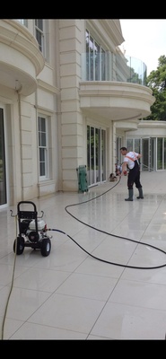 Elbląg ✨ Mycie kostki brukowej, okien, elewacji, dachów oraz paneli fotowoltaicznych &ndash; kompleksowo i