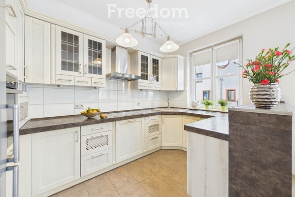 Elbląg FREEDOM NIERUCHOMOŚCISprzedam mieszkanie - Elbląg, Rzeźnicka. Lokal znajduje się na trzecim piętrze