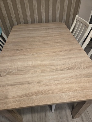 Elbląg Sprzedam stół rozkładany – 140 x 90 cm, do 180 cm – solidny. 
Wymiary:
Długość: 140 cm (rozkładany