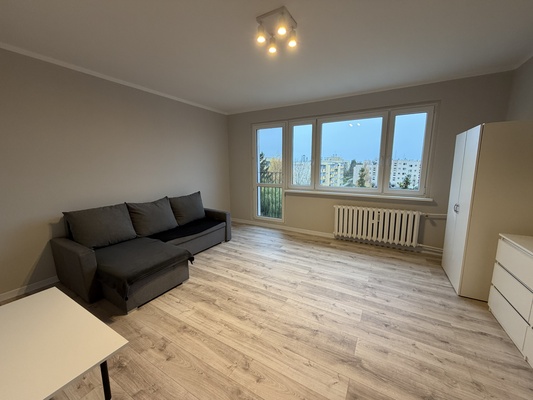 Elbląg Kawalerka z oddzielną kuchniąOgrzewanie i ciepła woda z miastaMieszkanie umeblowane i odświeżoneOsiedle