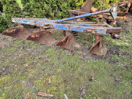 Elbląg Posiadam do sprzedania pług 4 skibowy. Bardzo prosta konstrukcja, nie skorodowany, łatwy do ustawiania,