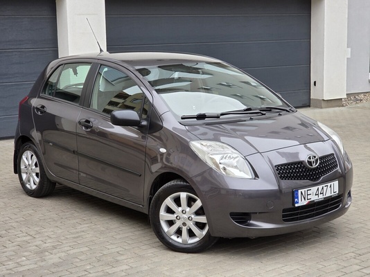 Elbląg Posiadam do sprzedaży pięknie utrzymany egzemplarz samochodu Toyota Yaris z niezawodnym silnikiem 1.3 87 KM