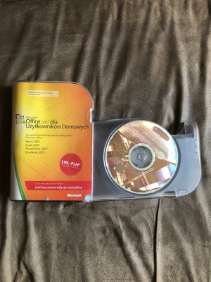 Elbląg Sprzedam używaną płyte z oprogramowaniem Office 2007 dla użytkowników domowych. Płyta ma kilka rysek, lecz nie