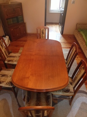 Elbląg Sprzedam stół rozkładany z 6 krzesłami wszystko w bardzo dobrym stanie. Wymiary stołu to 180/86 a po rozłożeniu