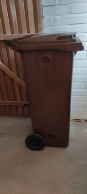 Elbląg Sprzedam nowy kosz na śmieci 120 litrów. 
Cena 110 zł.