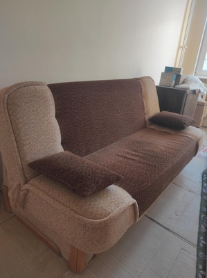 Elbląg Sprzedam wygodną, używaną wersalkę w bardzo dobrym stanie. Posiada mechanizm rozkładania, przy którym nie