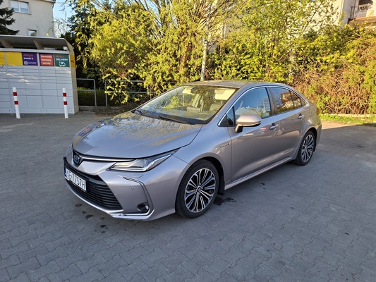 Elbląg Sprzedam hybrydową Toyotę Corollę 1.8,rocznik 2019.Wersja Comfort z pakietem protection, tech i style. Przebieg