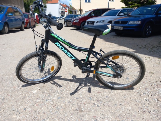 Elbląg Sprzedam rowerek Romet Rambler Kid 20.
Koło 20 cali. Mechanicznie wszystko sprawne, widoczne ślady użytkowania.