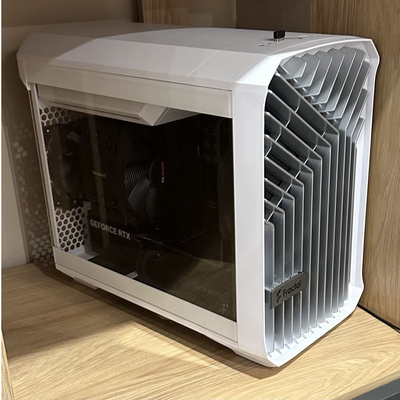 Elbląg Sprzedam obudowę Fractal design Torent nano  wersja biała z panelem szklanym tylko plyty itx