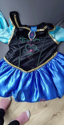 Elbląg Paka ubranek dla dziewczynki 110- 116.3 kurtki zimowe, jedna wiosenna, spodnie śniegowe czarne, sukienki na