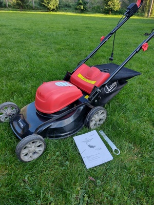 Elbląg Sprzedam kosiarkę elektryczną Lider XK 1600.Szer noża 40 cm. Moc 1600W. Kosiarka ma swoje lata ale jest