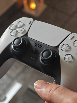 Elbląg Sprzedam konsole ps5 z dyskiem twardym, konsola ma 1.5 roku jest w stanie idealnym, posiadam oryginalne