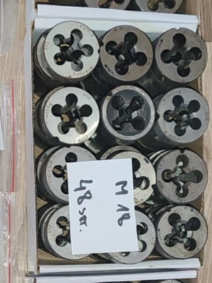 Elbląg Witam posiadam na sprzedaż gwintowniki z PRL rozmiar widoczny na zdjęciu Cena 4 zł za sztukę, nie sprzedaje