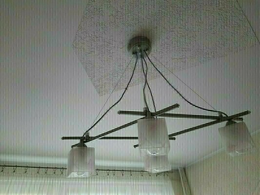 Elbląg Żyrandol, lampa sufitowa widoczna na zdjęciu. Stan bdb. 
Zmieniłam po remoncie pokoju. Klosze szklane..