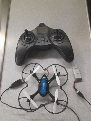 Elbląg Dron z kamerą w zestawie pudelko bateria ladowarka pilot zapasowe śmigła instrukcja. czas lotu do 10min