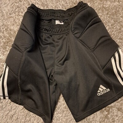 Elbląg Czarne spodenki bramkarskie marki adidas używane rozmiarze M. Wykonane z poliestru, używane. Doskonała opcja