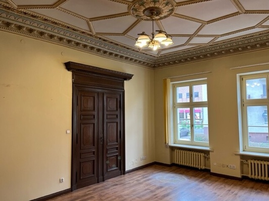 Elbląg klimatyczny lokal w zabytkowym pałacyku do wynajęcia trzy pomieszczenia biurowe o pow.67m²  *sala