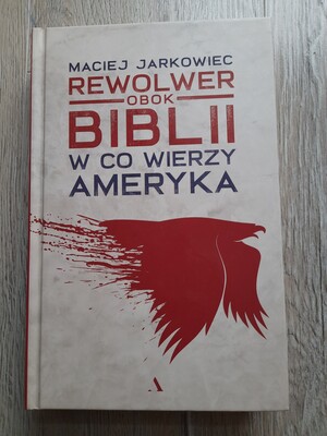 Elbląg Rewolwer obok Biblii w co wierzy Ameryka. 
Sprzedam nową książkę. 
Kosztowała 44.99 zł. 
Dostałam dwie na