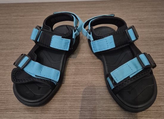 Elbląg Nowe sandały rozmiar 29 firmy Reserved.
Długość wkładki 18-19 cm.