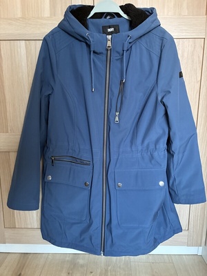 Elbląg Kurtka damska zimowa DKNY.
Stan b. dobry, rozm. XL/XXL (16).
Kolor niebieski. Kaptur ocieplany i regulowany,