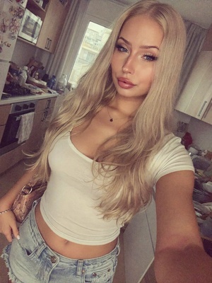 Elbląg hejka :) jestem Oliwia, mam 22 lata i jestem otwartą dziewczyną, niestety trochę samotną. nie jestem wstydliwa,